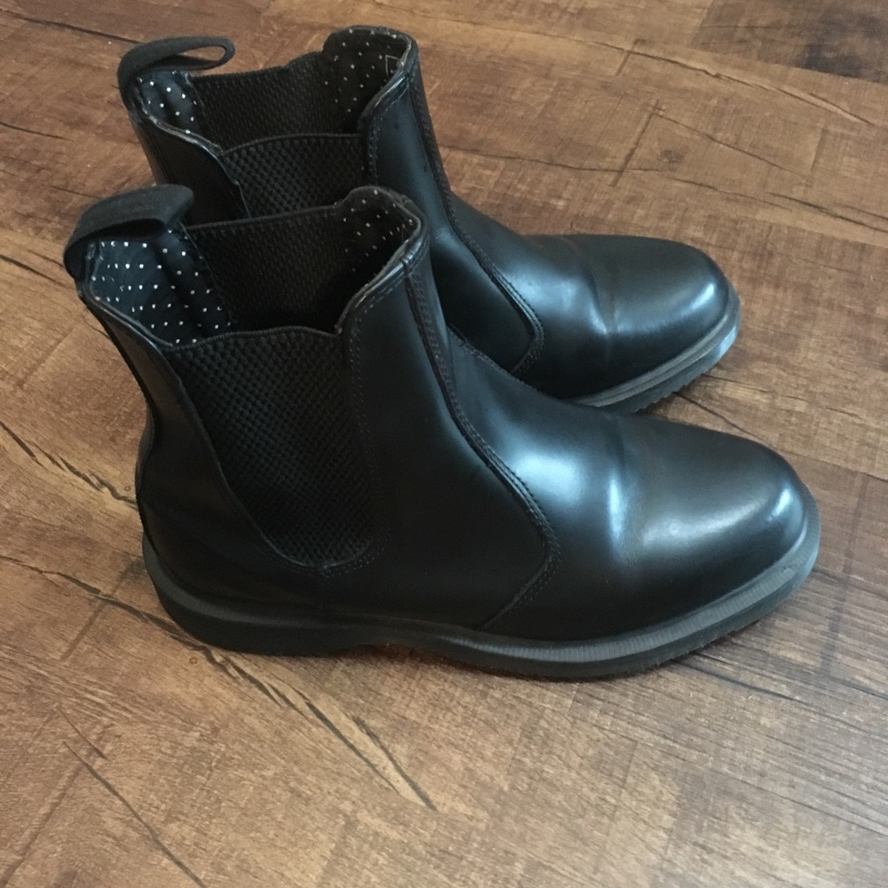 Dr. Martens almost new Chelsea boots